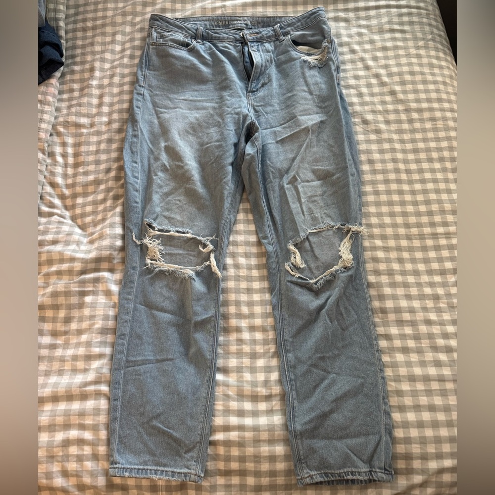 American Eagle Outfitters Mom Jean